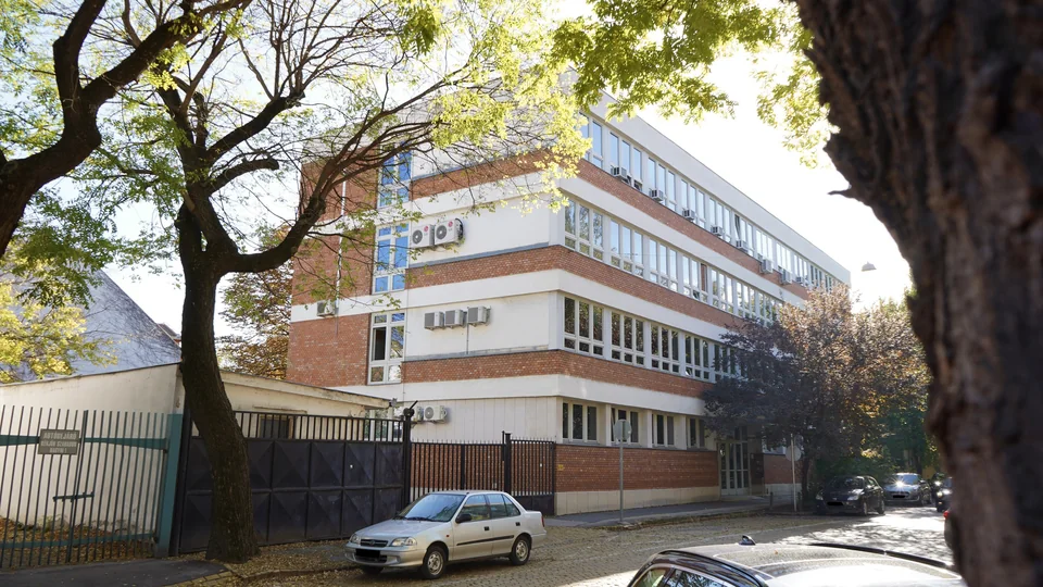 Az irodának otthont adó MHSZ székház