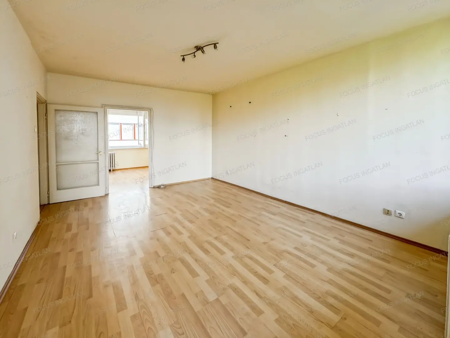 Földszintről induló lifttel!